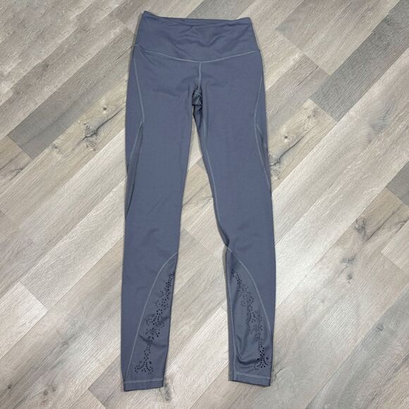 Victoria's Secret Knockout Laser Cut Eyelet Mesh Back Leggings Grey XS Long - Picture 5 of 12